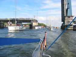 Massendurchfahrt durch die Ziegelgrabenbrücke